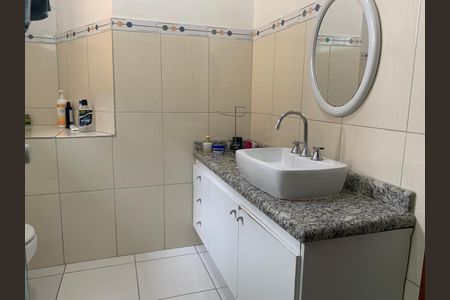 Casa de condomínio à venda com 396m², 3 quartos e 2 vagas Casa de condomínio à venda com 396m², 3 quartos e 2 vagasBanheiro 1