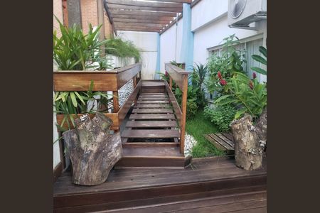 Casa de condomínio à venda com 396m², 3 quartos e 2 vagas Casa de condomínio à venda com 396m², 3 quartos e 2 vagasÁrea Externa