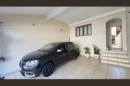 Casa à venda com 210m², 4 quartos e 2 vagas Casa à venda com 210m², 4 quartos e 2 vagasGaragem
