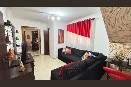 Casa à venda com 210m², 4 quartos e 2 vagas Casa à venda com 210m², 4 quartos e 2 vagasSala