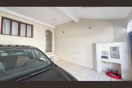 Casa à venda com 210m², 4 quartos e 2 vagas Casa à venda com 210m², 4 quartos e 2 vagasGaragem