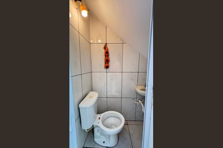 Casa à venda com 210m², 4 quartos e 2 vagas Casa à venda com 210m², 4 quartos e 2 vagasBanheiro Quintal