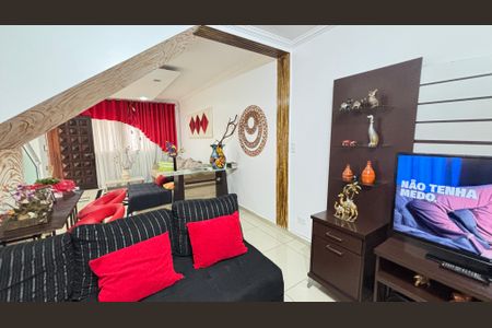 Casa à venda com 210m², 4 quartos e 2 vagas Casa à venda com 210m², 4 quartos e 2 vagasSala