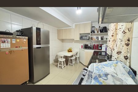 Casa à venda com 210m², 4 quartos e 2 vagas Casa à venda com 210m², 4 quartos e 2 vagasCozinha