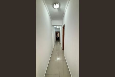 Casa à venda com 210m², 4 quartos e 2 vagas Casa à venda com 210m², 4 quartos e 2 vagasCorredor