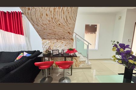 Casa à venda com 210m², 4 quartos e 2 vagas Casa à venda com 210m², 4 quartos e 2 vagasSala