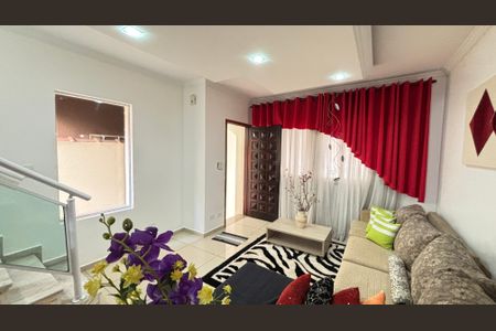 Casa à venda com 210m², 4 quartos e 2 vagas Casa à venda com 210m², 4 quartos e 2 vagasSala