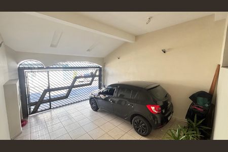 Casa à venda com 210m², 4 quartos e 2 vagas Casa à venda com 210m², 4 quartos e 2 vagasGaragem