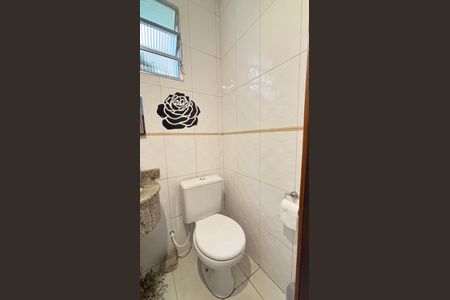 Casa à venda com 210m², 4 quartos e 2 vagas Casa à venda com 210m², 4 quartos e 2 vagasLavabo