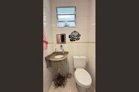 Casa à venda com 210m², 4 quartos e 2 vagas Casa à venda com 210m², 4 quartos e 2 vagasLavabo