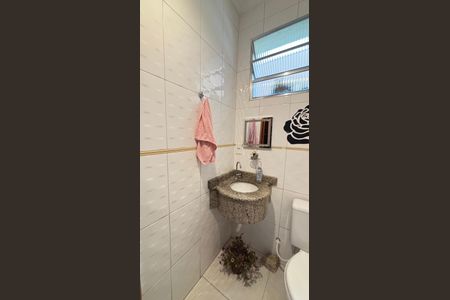 Casa à venda com 210m², 4 quartos e 2 vagas Casa à venda com 210m², 4 quartos e 2 vagasLavabo