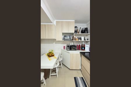 Casa à venda com 210m², 4 quartos e 2 vagas Casa à venda com 210m², 4 quartos e 2 vagasCozinha