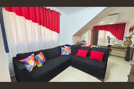 Casa à venda com 210m², 4 quartos e 2 vagas Casa à venda com 210m², 4 quartos e 2 vagasSala