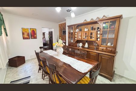 Casa à venda com 210m², 4 quartos e 2 vagas Casa à venda com 210m², 4 quartos e 2 vagasSala de Jantar