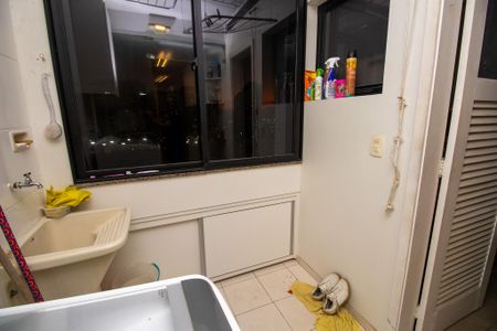 Apartamento à venda com 145m², 4 quartos e 2 vagas Apartamento à venda com 145m², 4 quartos e 2 vagasÁrea de Serviço