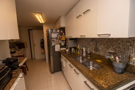 Apartamento à venda com 145m², 4 quartos e 2 vagas Apartamento à venda com 145m², 4 quartos e 2 vagasCozinha