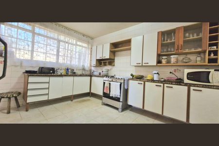 Casa de condomínio para alugar com 1340m², 7 quartos e 7 vagas Casa de condomínio para alugar com 1340m², 7 quartos e 7 vagasCozinha