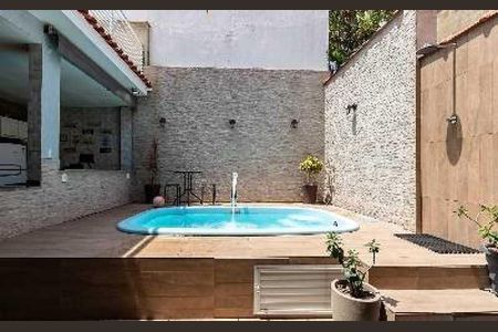 Casa à venda com 140m², 4 quartos e 2 vagas
