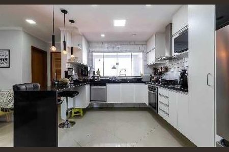 Casa à venda com 140m², 4 quartos e 2 vagas