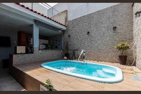 Casa à venda com 140m², 4 quartos e 2 vagas