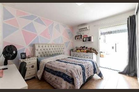 Casa à venda com 140m², 4 quartos e 2 vagas