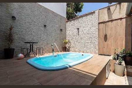 Casa à venda com 140m², 4 quartos e 2 vagas