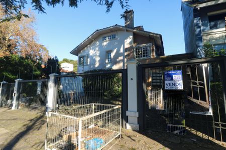 Casa de condomínio à venda com 238m², 3 quartos e 2 vagasFachada do condomínio