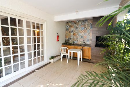 Casa de condomínio à venda com 238m², 3 quartos e 2 vagasVaranda