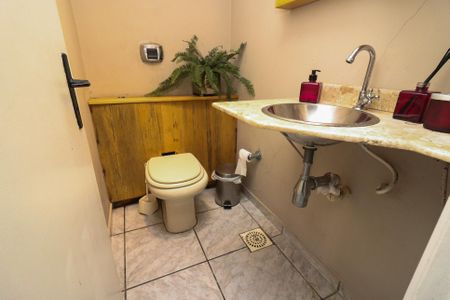 Casa de condomínio à venda com 238m², 3 quartos e 2 vagasLavabo