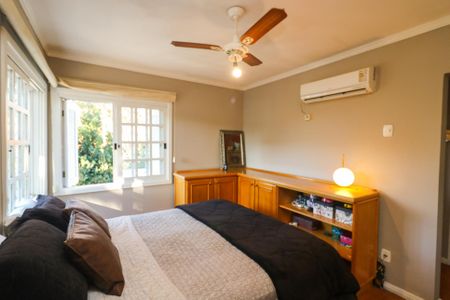 Casa de condomínio à venda com 238m², 3 quartos e 2 vagasSuíte