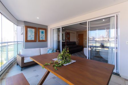 Apartamento à venda com 130m², 3 quartos e 3 vagas Apartamento à venda com 130m², 3 quartos e 3 vagasVaranda