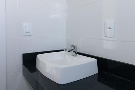 Casa de condomínio à venda com 92m², 3 quartos e 1 vaga Casa de condomínio à venda com 92m², 3 quartos e 1 vagaBanheiro da Suíte