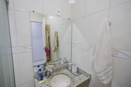 Casa à venda com 75m², 2 quartos e 1 vaga Casa à venda com 75m², 2 quartos e 1 vagaBanheiro