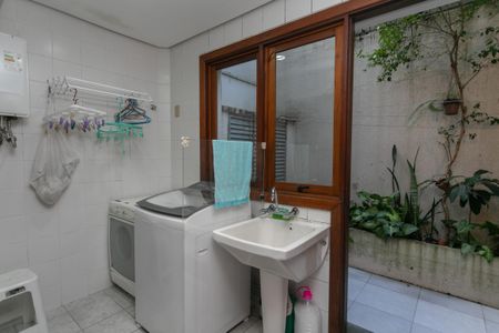 Casa de condomínio à venda com 301m², 4 quartos e 2 vagas Casa de condomínio à venda com 301m², 4 quartos e 2 vagasÁrea de Serviço