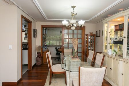 Casa de condomínio à venda com 301m², 4 quartos e 2 vagas Casa de condomínio à venda com 301m², 4 quartos e 2 vagasSala