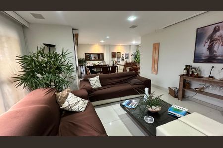 Apartamento à venda com 172m², 4 quartos e 2 vagasSala