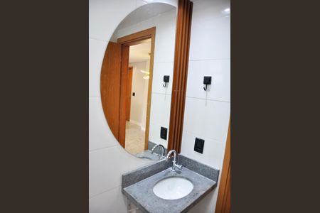 Apartamento à venda com 42m², 2 quartos e 1 vaga Apartamento à venda com 42m², 2 quartos e 1 vagaBanheiro Social