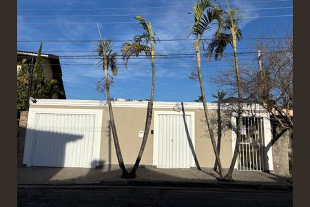 Casa à venda com 248m², 4 quartos e 10 vagasFachada