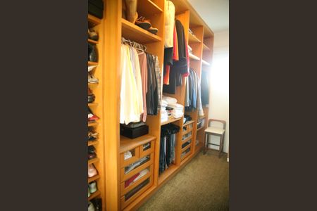 Casa à venda com 248m², 4 quartos e 10 vagasCloset do quarto