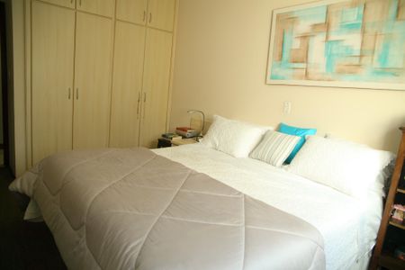 Casa à venda com 248m², 4 quartos e 10 vagasQuarto 2