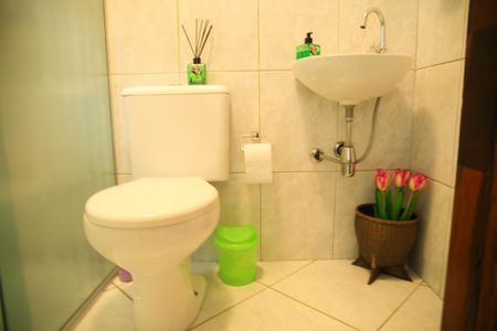 Casa à venda com 248m², 4 quartos e 10 vagasBanheiro de Serviço 2