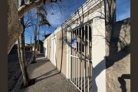 Casa à venda com 248m², 4 quartos e 10 vagas Casa à venda com 248m², 4 quartos e 10 vagasFachada