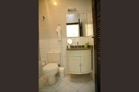 Casa à venda com 248m², 4 quartos e 10 vagasBanheiro do Quarto 2