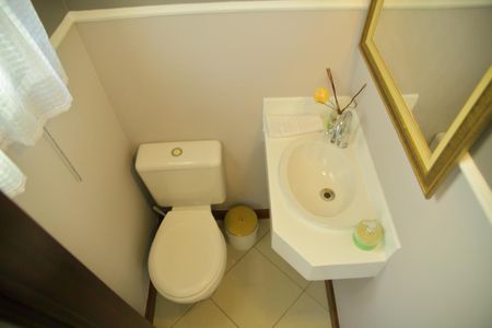 Casa à venda com 248m², 4 quartos e 10 vagasBanheiro de Serviço