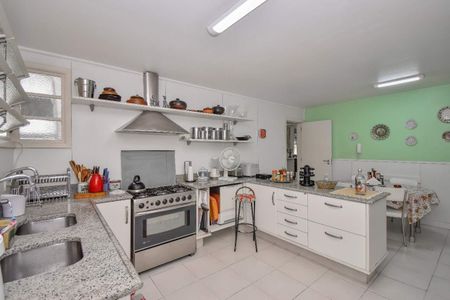 Apartamento à venda com 230m², 4 quartos e 2 vagas