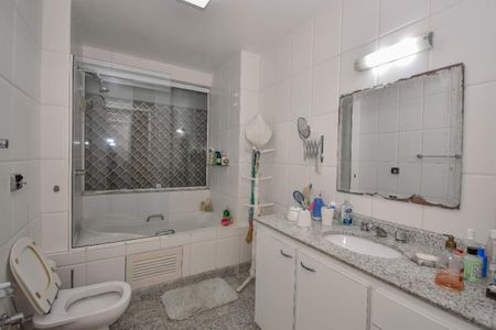Apartamento à venda com 230m², 4 quartos e 2 vagas