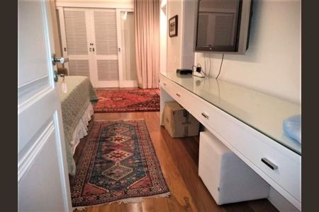 Casa à venda com 994m², 4 quartos e 4 vagas