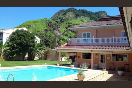 Casa à venda com 565m², 3 quartos e 3 vagas