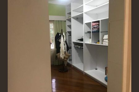 Casa à venda com 565m², 3 quartos e 3 vagas