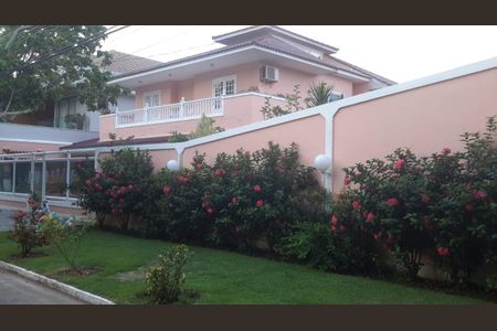 Casa à venda com 565m², 3 quartos e 3 vagas